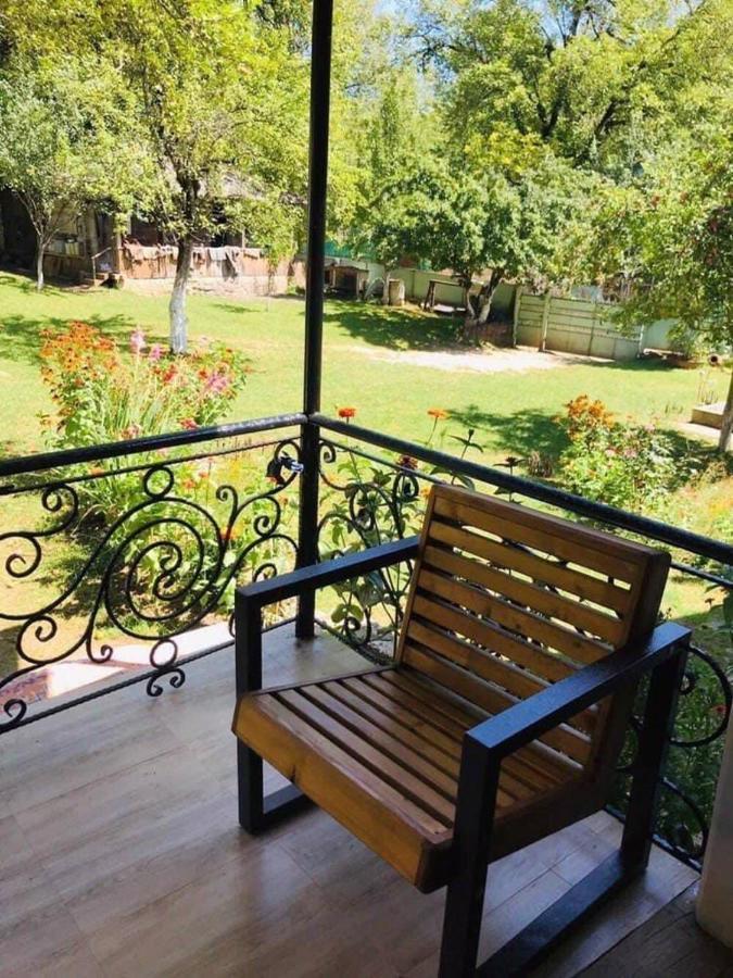 Guest House Lailashi Surmushi Екстер'єр фото