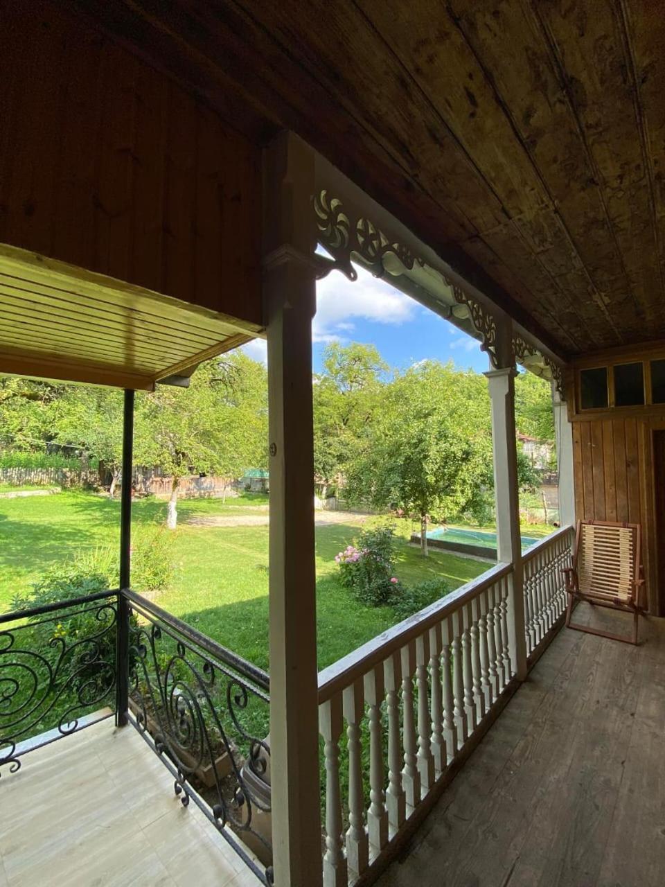 Guest House Lailashi Surmushi Екстер'єр фото